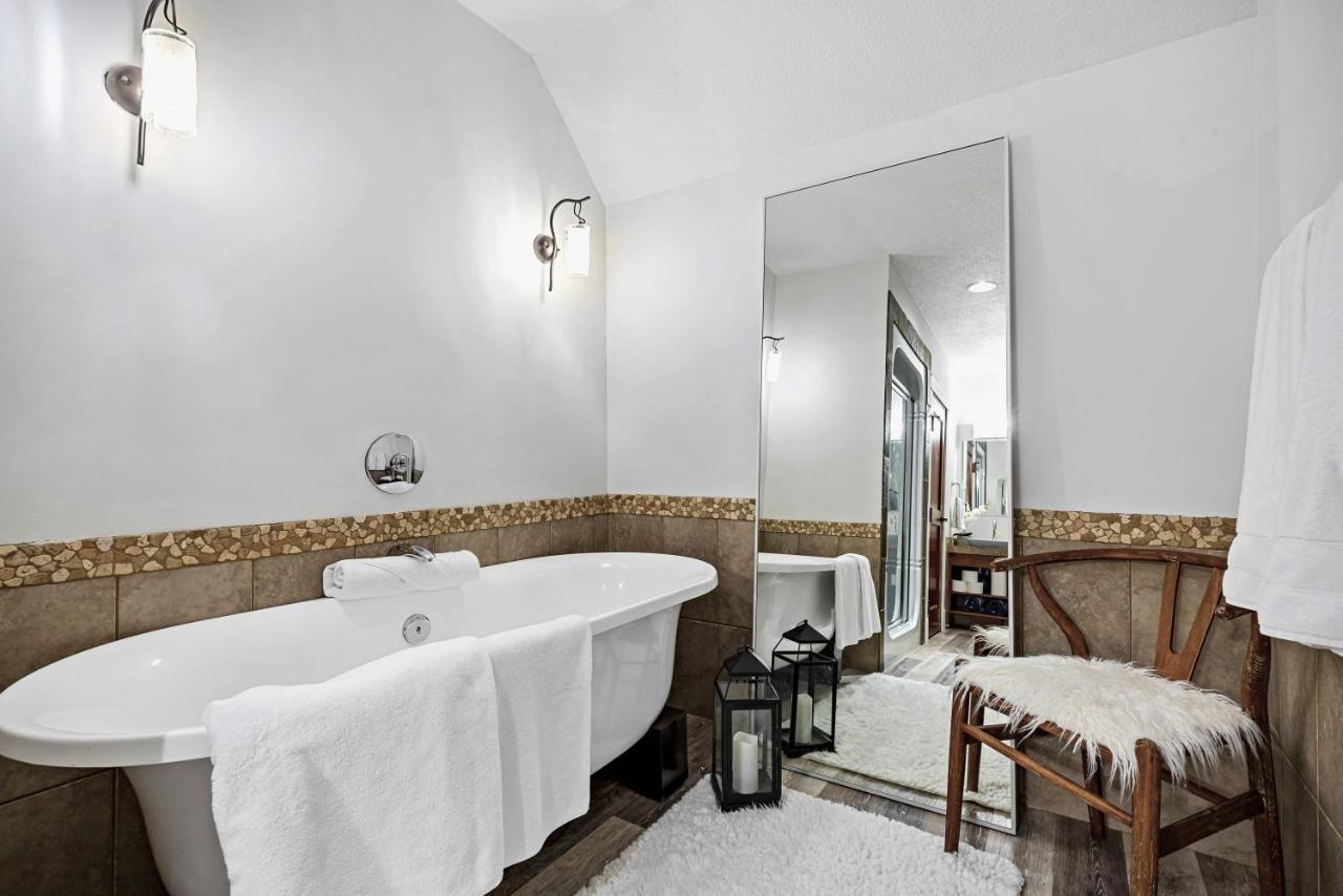 Penthouse At Solar A Resort And Spa 캔모어 외부 사진