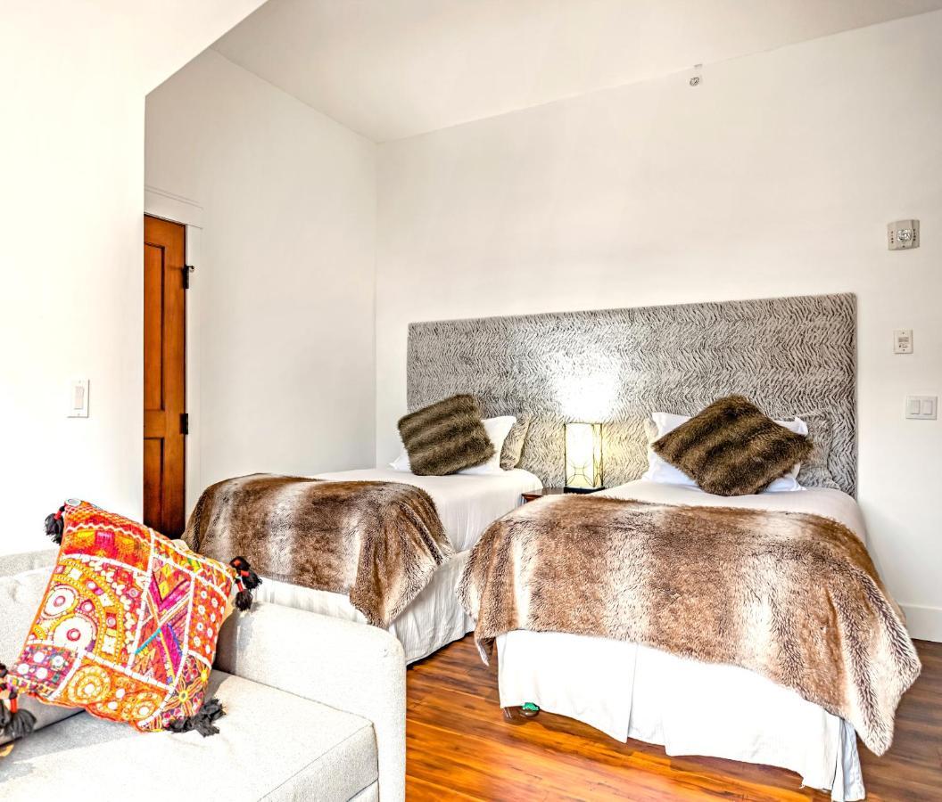 Penthouse At Solar A Resort And Spa 캔모어 외부 사진